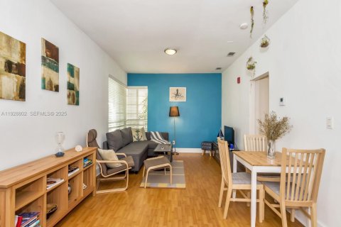 Condominio en venta en Miami Beach, Florida, 1 dormitorio, 68.47 m2 № 2035530 - foto 8