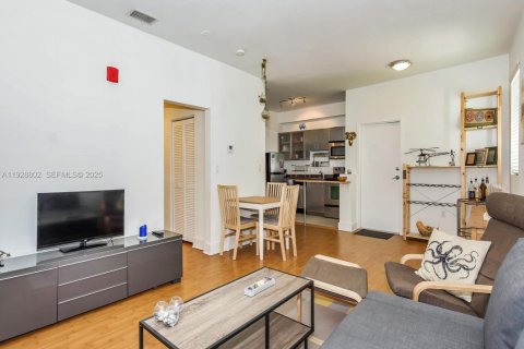 Condominio en venta en Miami Beach, Florida, 1 dormitorio, 68.47 m2 № 2035530 - foto 3