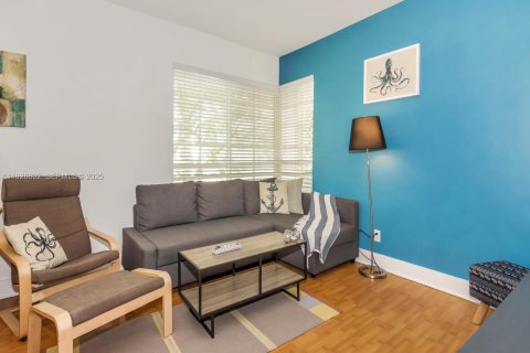 Condominio en venta en Miami Beach, Florida, 1 dormitorio, 68.47 m2 № 2035530 - foto 7