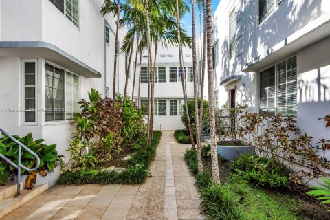 Condominio en venta en Miami Beach, Florida, 1 dormitorio, 68.47 m2 № 2035530 - foto 2