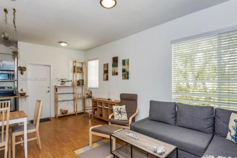 Condominio en venta en Miami Beach, Florida, 1 dormitorio, 68.47 m2 № 2035530 - foto 5