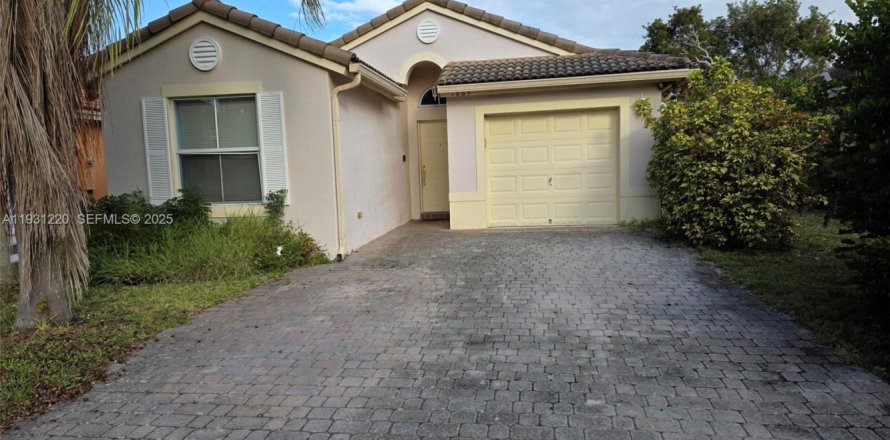 Casa en Homestead, Florida 3 dormitorios, 124.12 m2 № 1990301