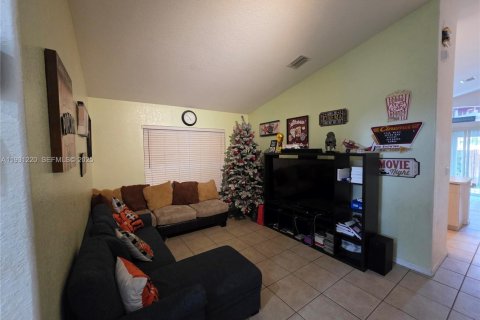 Casa en venta en Homestead, Florida, 3 dormitorios, 124.12 m2 № 1990301 - foto 3