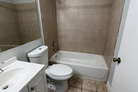 Apartamento en alquiler en Coral Springs, Florida, 3 dormitorios, 121.24 m2 № 1924494 - foto 13