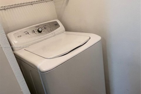 Apartamento en alquiler en Coral Springs, Florida, 3 dormitorios, 121.24 m2 № 1924494 - foto 7