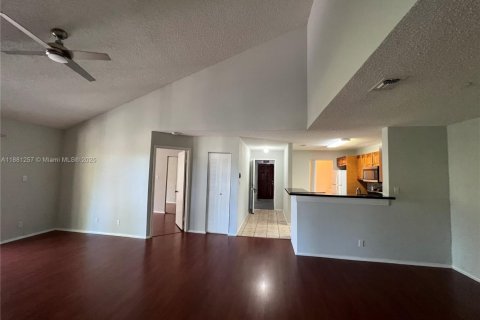 Apartamento en alquiler en Coral Springs, Florida, 3 dormitorios, 121.24 m2 № 1924494 - foto 2