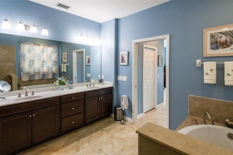 House in Venice, Florida 3 bedrooms, 248.61 sq.m. № 2401210 - photo 11