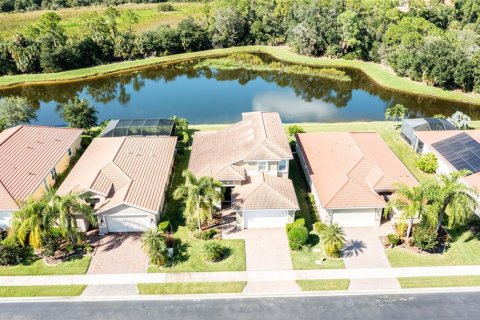 House in Venice, Florida 3 bedrooms, 248.61 sq.m. № 2401210 - photo 3