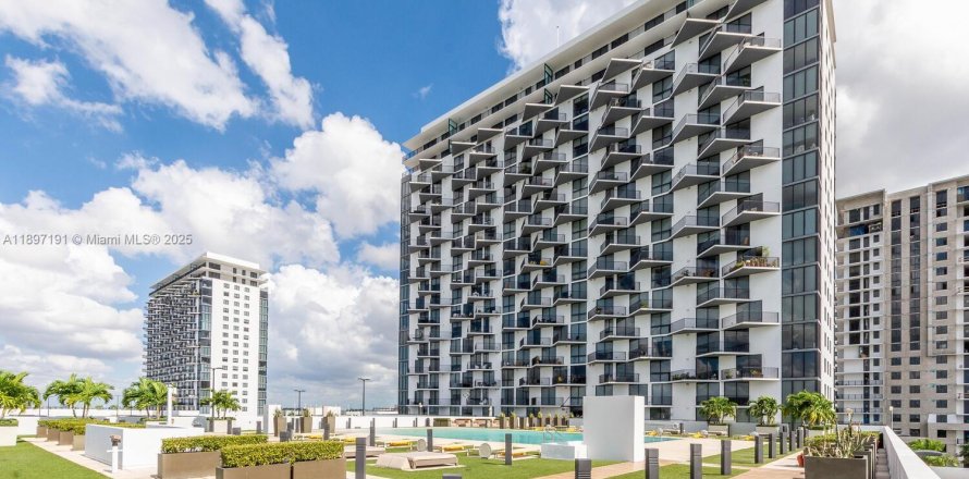 Кондоминиум с 1 спальней в Дорал, Флорида № 2012124