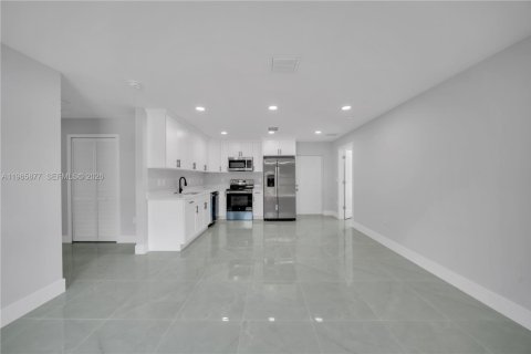 Villa ou maison à vendre à Lehigh Acres, Floride: 3 chambres, 98.29 m2 № 2027486 - photo 2