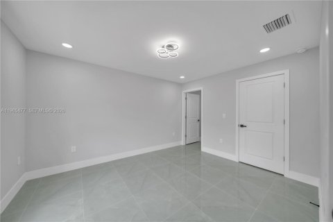 Villa ou maison à vendre à Lehigh Acres, Floride: 3 chambres, 98.29 m2 № 2027486 - photo 9