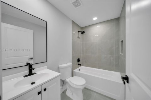 Villa ou maison à vendre à Lehigh Acres, Floride: 3 chambres, 98.29 m2 № 2027486 - photo 5