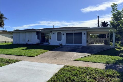House in Port Charlotte, Florida 3 bedrooms, 160.44 sq.m. № 2324715