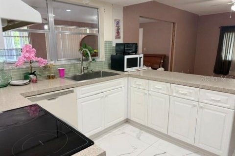 Купить виллу или дом в Порт-Шарлотт, Флорида 8 комнат, 160.44м2, № 2324715 - фото 5