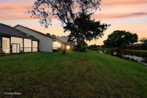 Villa ou maison à vendre à Plantation, Floride: 2 chambres, 98.66 m2 № 2081289 - photo 3