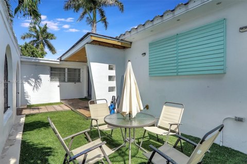 House in Hollywood, Florida 3 bedrooms № 1860261 - photo 2