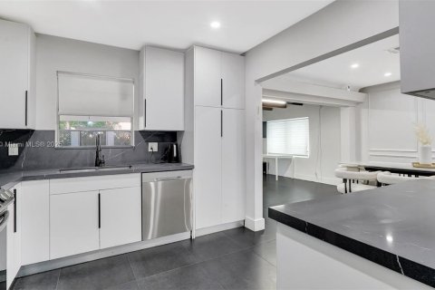 House in Hollywood, Florida 3 bedrooms № 1860261 - photo 17