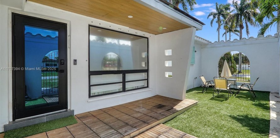 House in Hollywood, Florida 3 bedrooms № 1860261