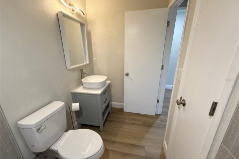 Condo in Palm Harbor, Florida, 2 bedrooms № 2214065 - photo 28