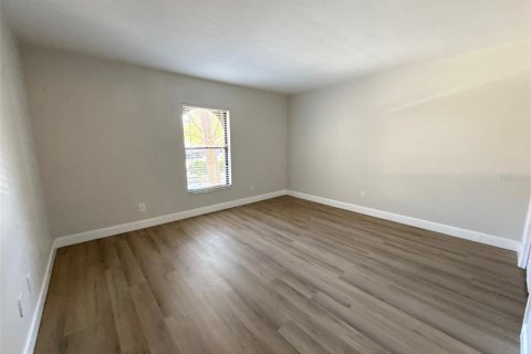 Condo in Palm Harbor, Florida, 2 bedrooms № 2214065 - photo 23