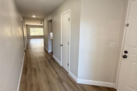 Condo in Palm Harbor, Florida, 2 bedrooms № 2214065 - photo 2