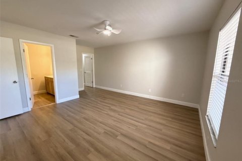 Condo in Palm Harbor, Florida, 2 bedrooms № 2214065 - photo 16