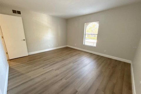 Condo in Palm Harbor, Florida, 2 bedrooms № 2214065 - photo 24