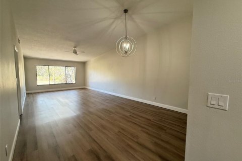 Condo in Palm Harbor, Florida, 2 bedrooms № 2214065 - photo 12