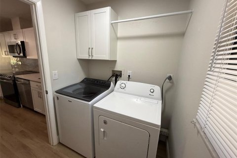 Condo in Palm Harbor, Florida, 2 bedrooms № 2214065 - photo 9