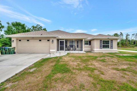 House in North Port, Florida 3 bedrooms, 142.51 sq.m. № 1725608 - photo 1