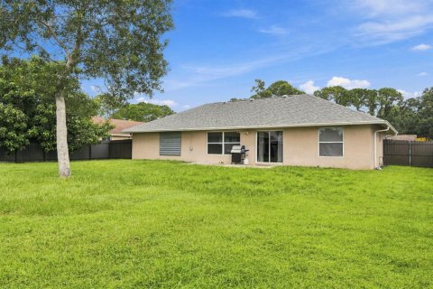 House in Port St. Lucie, Florida 3 bedrooms, 137.22 sq.m. № 2378662 - photo 24