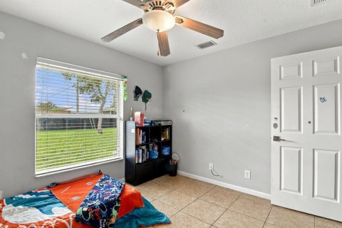 House in Port St. Lucie, Florida 3 bedrooms, 137.22 sq.m. № 2378662 - photo 15