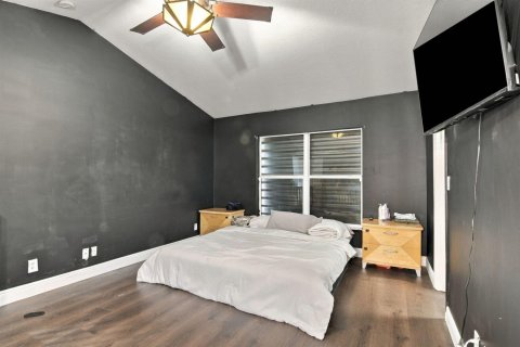 House in Port St. Lucie, Florida 3 bedrooms, 137.22 sq.m. № 2378662 - photo 17