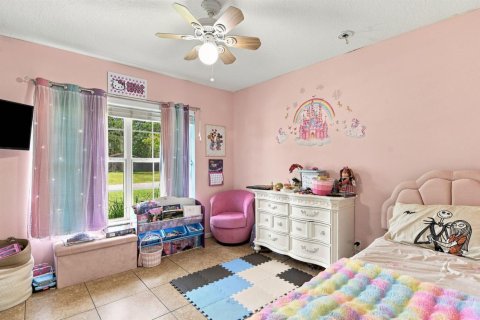 House in Port St. Lucie, Florida 3 bedrooms, 137.22 sq.m. № 2378662 - photo 11