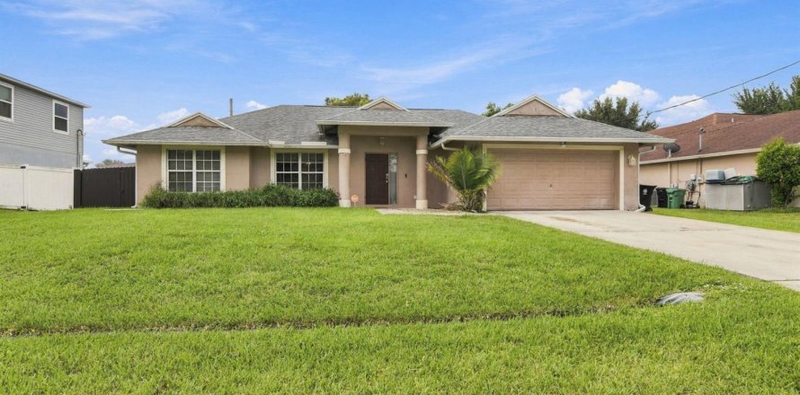 House in Port St. Lucie, Florida 3 bedrooms, 137.22 sq.m. № 2378662