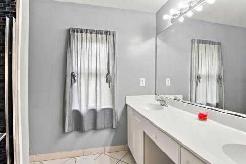 House in Port St. Lucie, Florida 3 bedrooms, 137.22 sq.m. № 2378662 - photo 20