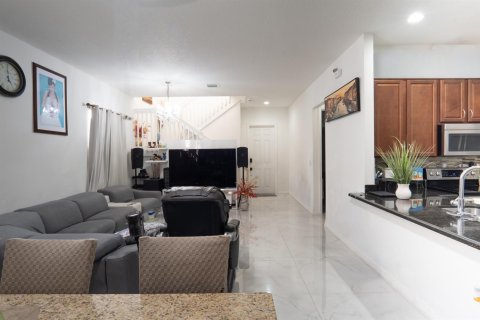 Villa ou maison à vendre à Miramar, Floride: 4 chambres, 162.76 m2 № 2146332 - photo 2