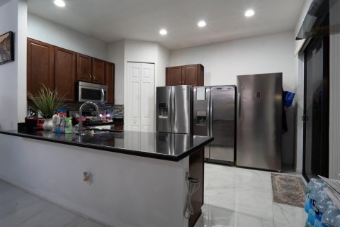 Villa ou maison à vendre à Miramar, Floride: 4 chambres, 162.76 m2 № 2146332 - photo 10