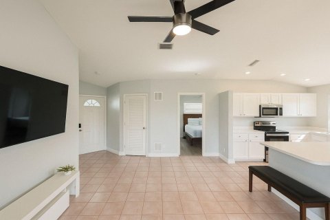 Condo in Port St. Lucie, Florida, 2 bedrooms  № 2083590 - photo 3
