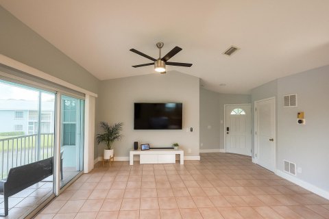Condo in Port St. Lucie, Florida, 2 bedrooms  № 2083590 - photo 4