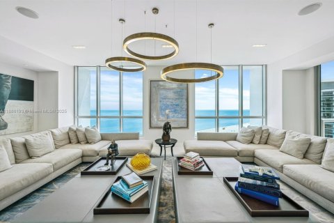 Condominio en venta en Miami Beach, Florida, 6 dormitorios, 723.62 m2 № 2021453 - foto 2