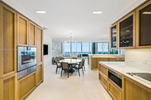 Condominio en venta en Miami Beach, Florida, 6 dormitorios, 723.62 m2 № 2021453 - foto 12