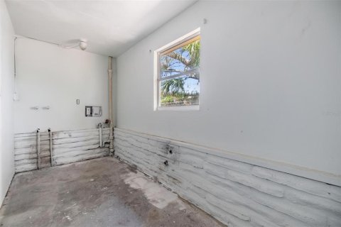 House in Saint Petersburg, Florida 3 bedrooms, 190.73 sq.m. № 1538396 - photo 27