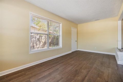 House in Saint Petersburg, Florida 3 bedrooms, 190.73 sq.m. № 1538396 - photo 8
