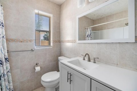 House in Saint Petersburg, Florida 3 bedrooms, 190.73 sq.m. № 1538396 - photo 19