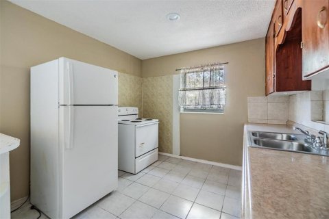 House in Saint Petersburg, Florida 3 bedrooms, 190.73 sq.m. № 1538396 - photo 14