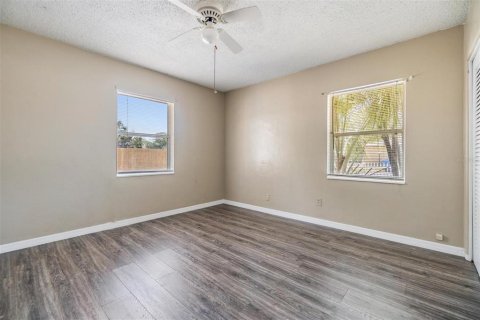 House in Saint Petersburg, Florida 3 bedrooms, 190.73 sq.m. № 1538396 - photo 16