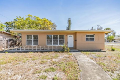 House in Saint Petersburg, Florida 3 bedrooms, 190.73 sq.m. № 1538396 - photo 28