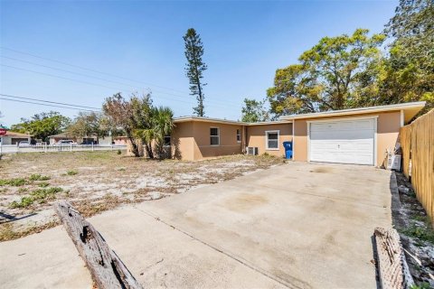 House in Saint Petersburg, Florida 3 bedrooms, 190.73 sq.m. № 1538396 - photo 30
