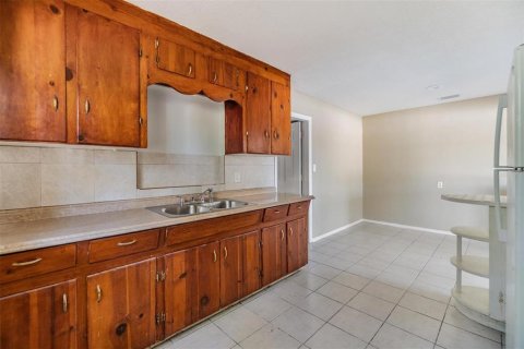 House in Saint Petersburg, Florida 3 bedrooms, 190.73 sq.m. № 1538396 - photo 13